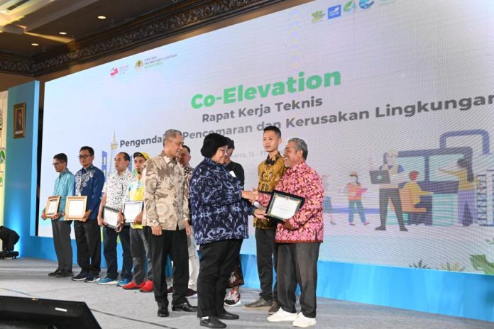 Komitmen Dalam Upaya Pengelolaan Lingkungan, Mitra Binaan Badak LNG Terima Penghargaan dari Menteri Lingkungan Hidup dan Kehutanan