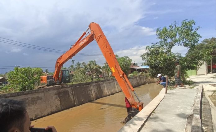 Penanggulangan Banjir, Sungai di Guntung Mulai Dikeruk