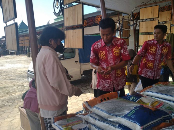 Pasar Murah Diskop UKMP, Tabung Melon Diserbu Warga