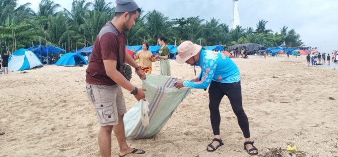 Peduli Kebersihan Laut, Relawan Kumpulkan 386,9 Kilogram Sampah di Beras Basah