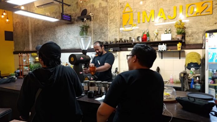 Dari Seniman ke Dunia Kopi, Kisah Jatuh Bangun Owner Imaji Mendirikan Coffee Shop