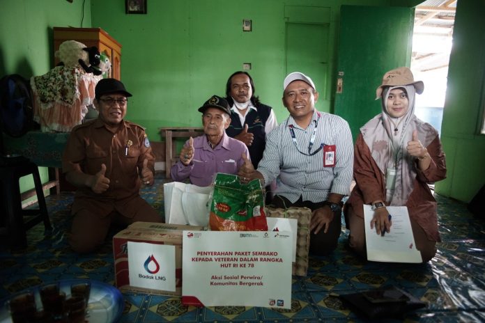 Sambut HUT RI, Badak LNG Berbagi Paket Sembako ke Veteran Kemerdekaan