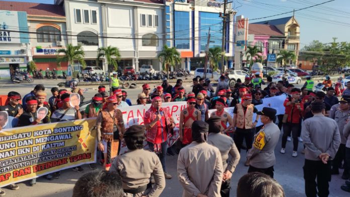 Aliansi Borneo Bersatu Tuntut Rocky Gerung Diproses Hukum