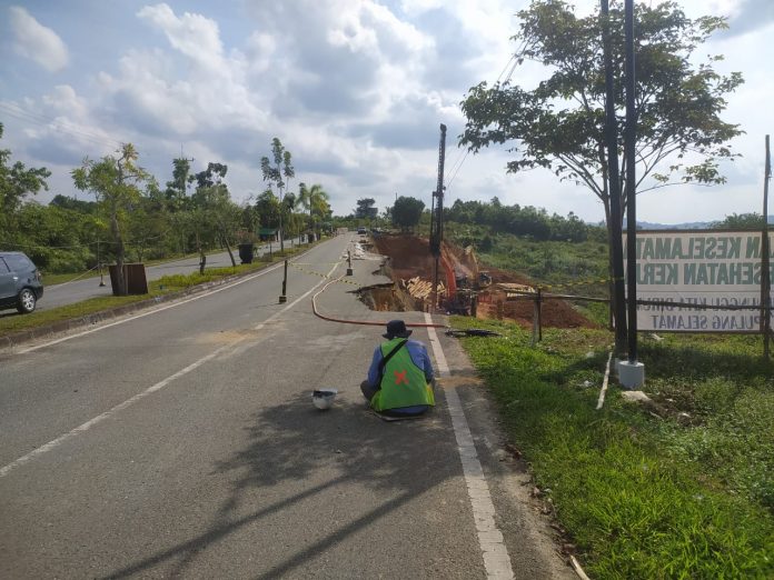 Selesai Pasang Tiang Pancang, Progres Pengerjaan Longsor di Jalan Soekarno Hatta