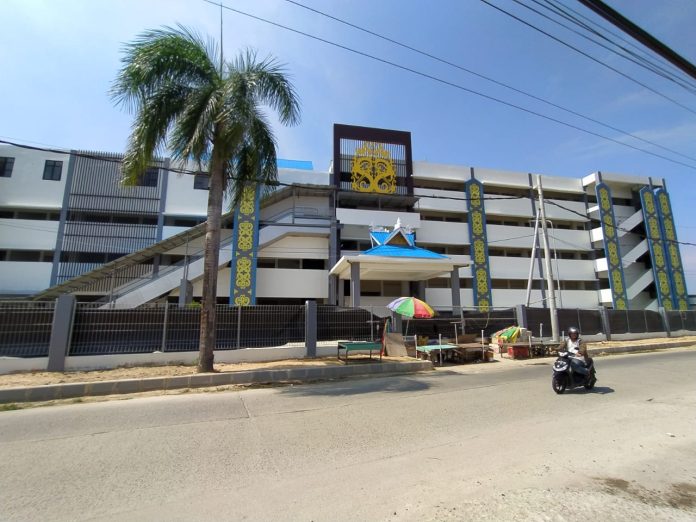 Sudah Ada Lift, Pedagang di Luar Area Gedung Pasar Tamrin Diminta Masuk