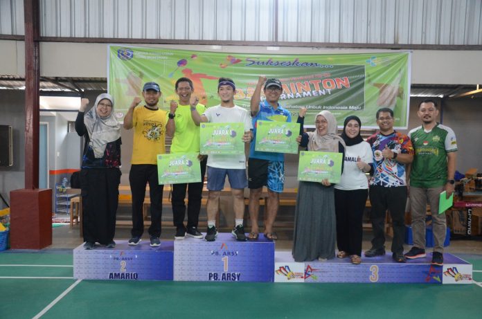 Peringati HKN ke-59, Dinkes Adakan Turnamen Badminton Antar Rumah Sakit