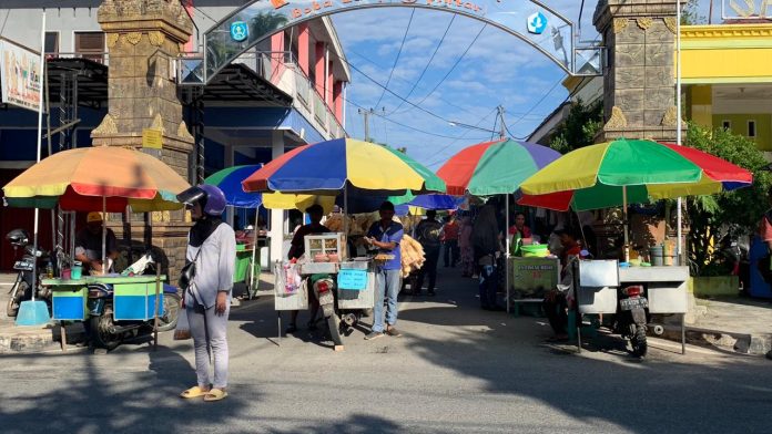 Hari Pertama Puasa, Pasar Ramadan di Kampung Jawa Masih Sepi Pembeli