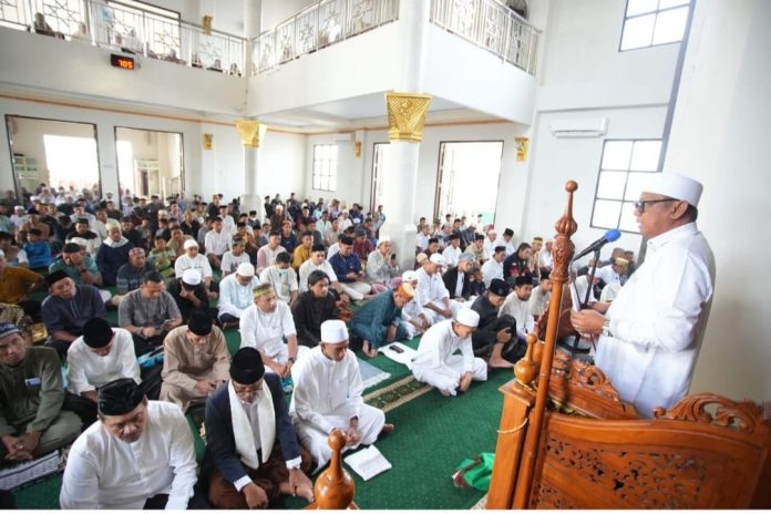 Salat Ied di Masjid Terapung, Basri Tekankan Pentingnya Persatuan Membangun Kota Bontang