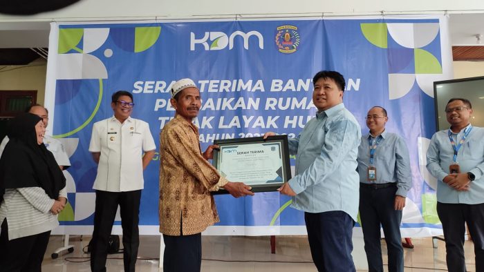 PT KDM Serah Terima Bantuan Perbaikan RTLH kepada 3 Warga Kelurahan Api-Api