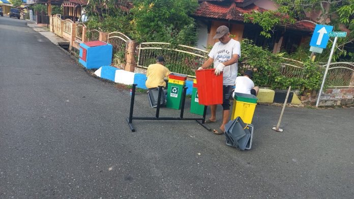 Kurangi Penumpukan Sampah Plastik di TPA, Kelurahan Satimpo Laksanakan Gerakan Pilah Sampah