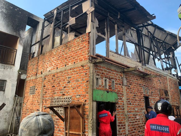Satu Rumah Warga di Rawa Indah Ludes Terbakar, Petugas Tertimpa Kayu Reruntuhan