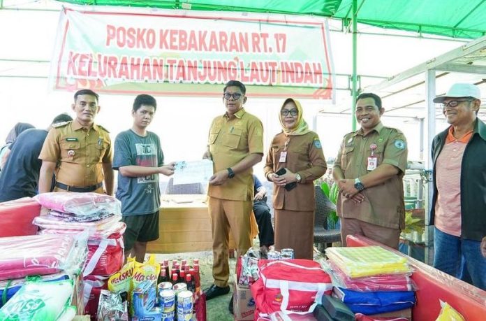 Wali Kota Bontang Serahkan Bantuan Korban Kebakaran di Jalan KS Tubun