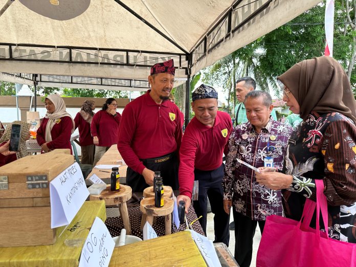 Ibu-ibu Bersaing Bikin Empek-Empek, Pelajar Adu Inovasi di Lomba TTG Satimpo