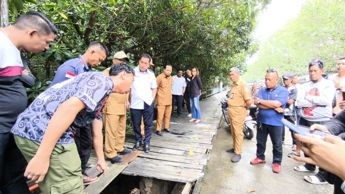 Proyek PJU di BK Makan Korban, 2 Warga Terperosok ke Dalam Lubang Trotoar