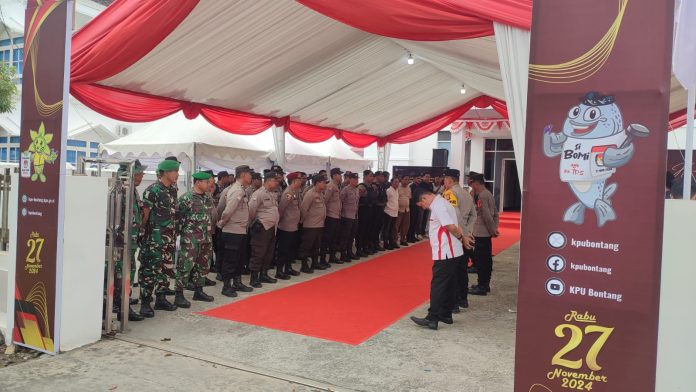 80 Polisi dan 12 TNI Amankan KPU, Cegah Kerusuhan Selama Pendaftaran Bapaslon Pilkada 2024