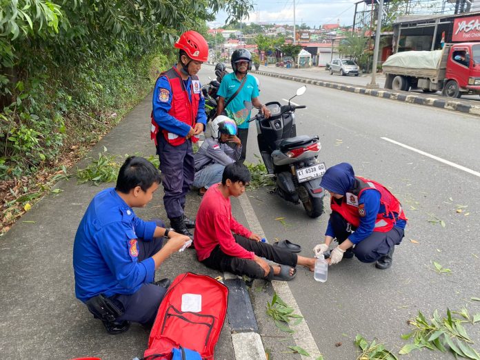 Pohon Tumbang di Jalan Cipto Mangunkusumo, Satu Pengendara Jadi Korban