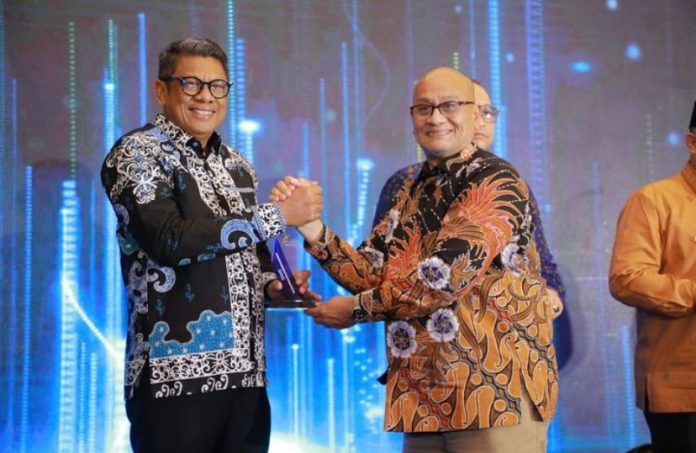 Wali Kota Bontang Raih Penghargaan Apresiasi Tokoh Indonesia 2024