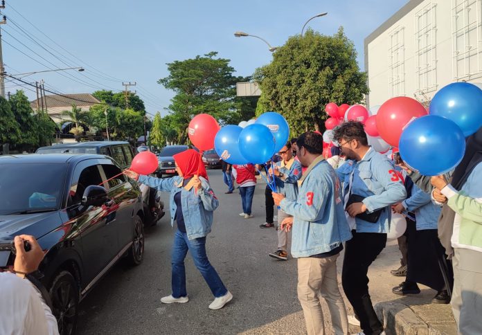 Najirah-Aswar Kampanye di Hari Sumpah Pemuda, Bagi 3.333 Balon Bertema 'Gerakan Benar Bareng'