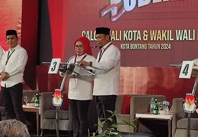 Debat Perdana, Paslon 02 Unggulkan Kartu Juara