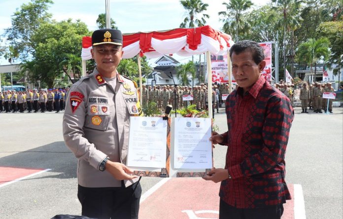 Bakesbangpol Gelar Apel Penyerahan Petugas TPS ke Polres Bontang Jelang Pemilihan Serentak