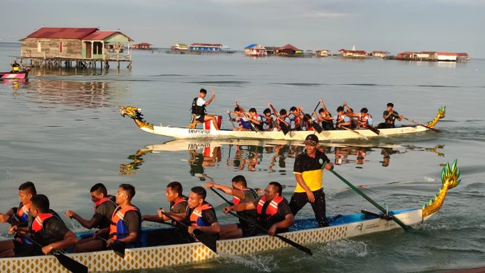 Lomba Dayung Perahu Naga Warnai Pesta Laut Bontang Kuala 2024