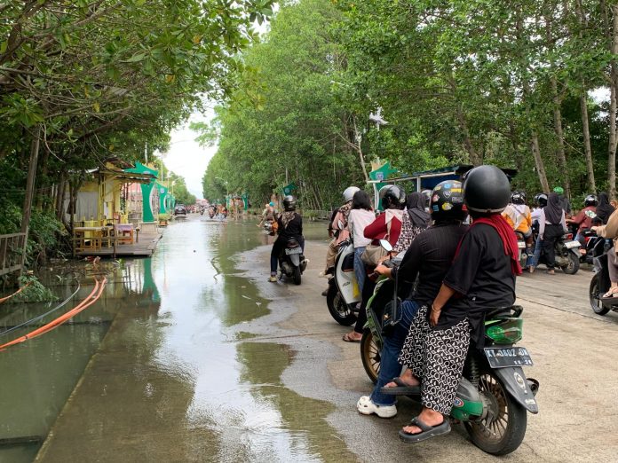 Akses Masuk BK Tergenang, Banyak Warga Batal Saksikan Pesta Laut