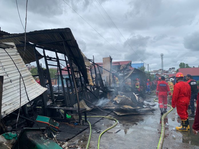 Rumah Petakan di Berbas Pantai Habis Terbakar