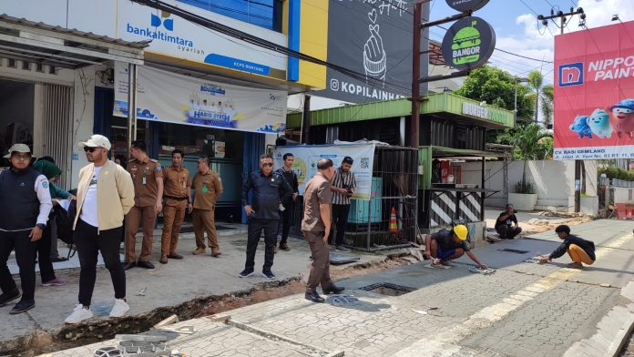 Kendala Cuaca Hingga Kelangkaan Material, Progres Trotoar A Yani Mundur 15 Hari