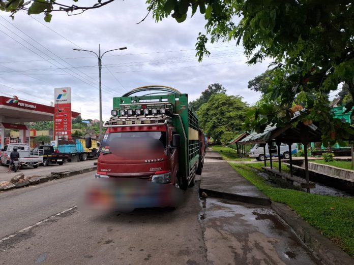 Akses Keluar Masuk SMAN 3 Kembali Terhalang Truk Pengantre Solar, Ini Permintaan Kepsek ke Kepolisian