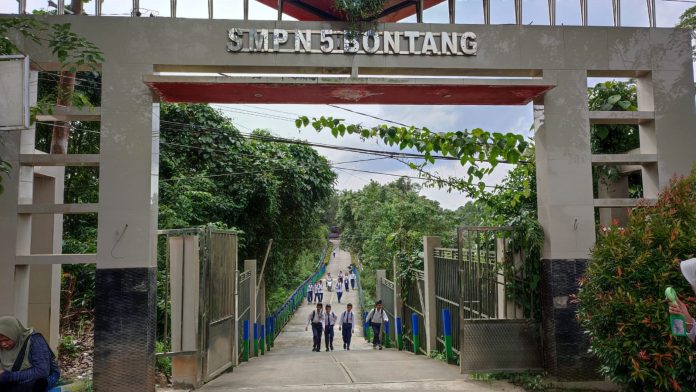 PT KNE Pinjamkan Lagi Lahan Akses Masuk SMPN 5