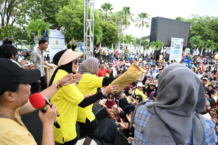Pemkot Gelar Peringatan Hari Buruh, Ribuan Masyarakat Ikut Partisipasi