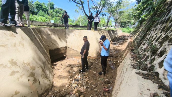 Akibat Gorong-Gorong Tersumbat Sisa Cor, Akses Masuk SDN 007 Bontang Selatan Sering Tergenang