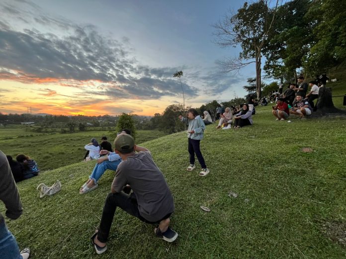 Viral! Bukit Kebo Ala Bontang, Spot Buruan para Penikmat Senja