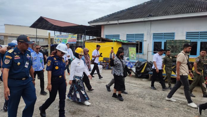 Bangunan dan Pedagang di Depan Masjid Terapung Loktuan Bakal Ditata Ulang