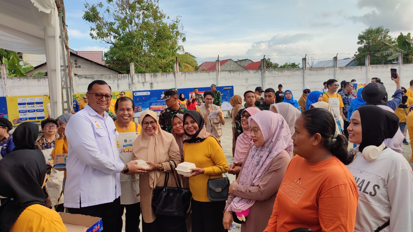 Masak Sambal Gami Lebih Dari 2500 Porsi, Bontang Kembali Pecahkan Rekor MURI