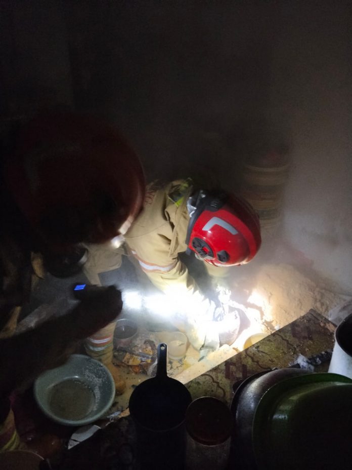 Nyalakan Kompor Saat Gas Bocor, Dapur Rumah di Kampung Jawa Terbakar